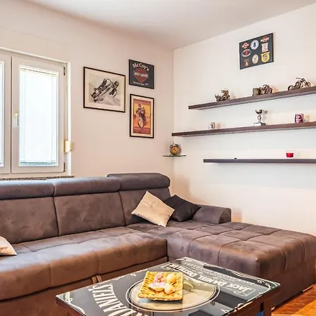 Charlie Apartment *